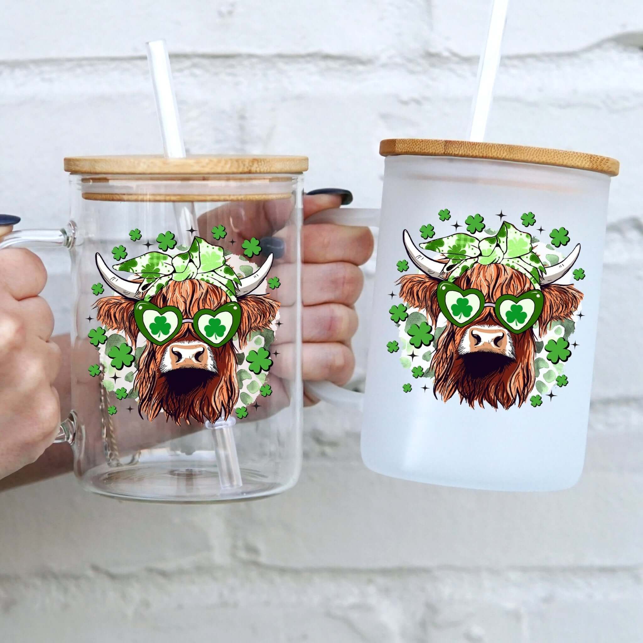 St Patrick's Day Highland Cow 17oz Glass Mug With Lid and Straw