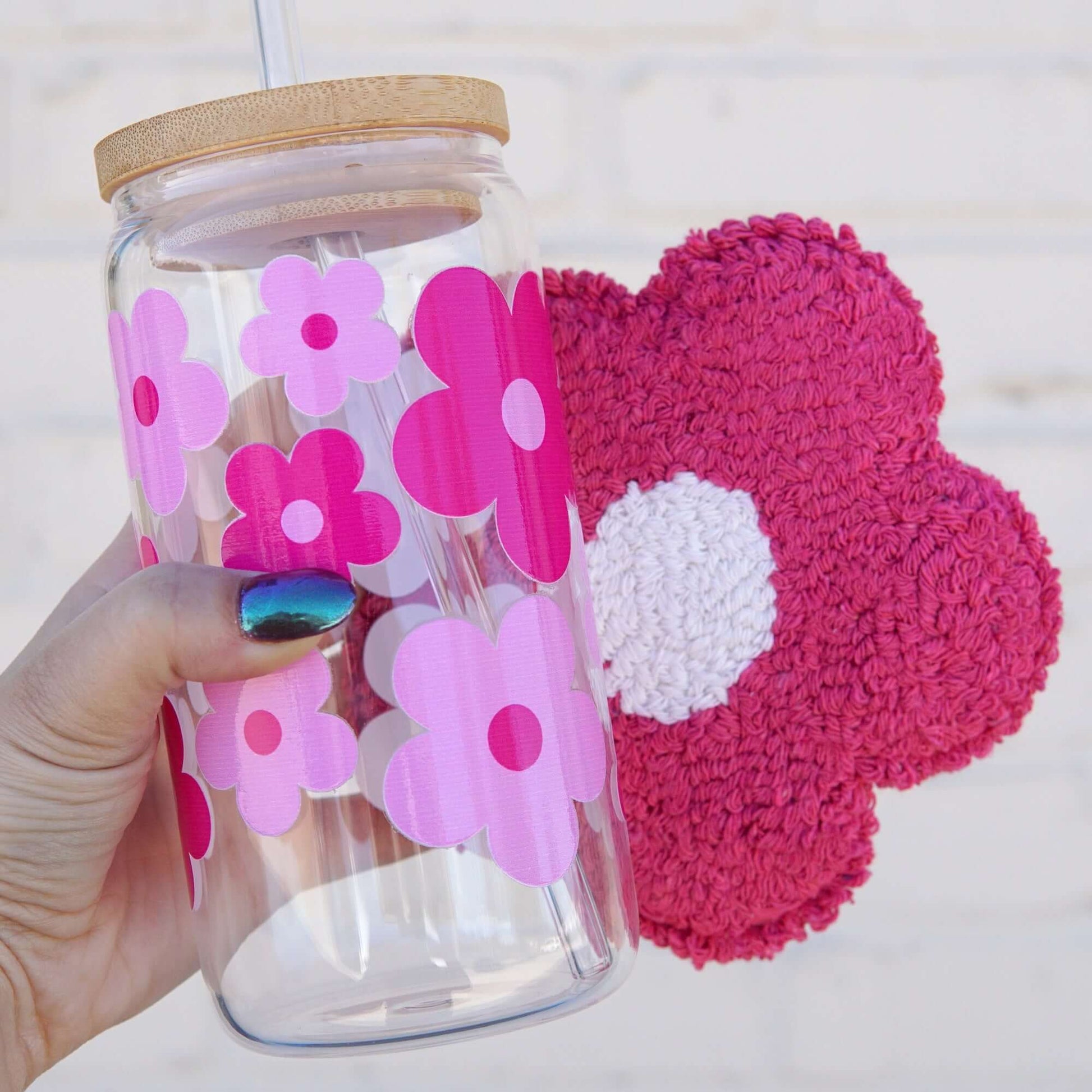 Pink Daisy Cup With Lid and Straw from Sip Sip Hooray – Tumblers