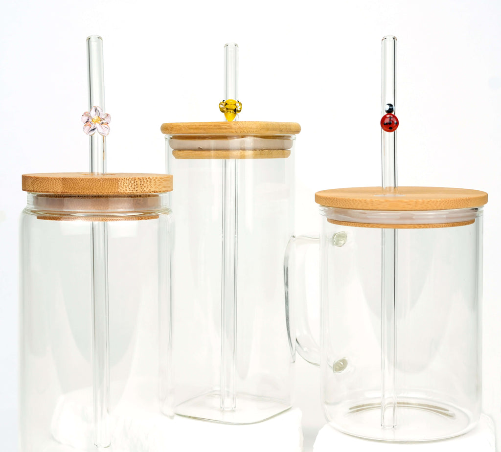 Spring glass straws in glass cups with bamboo lids