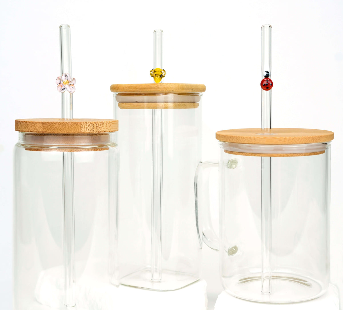 Spring glass straws in glass cups with bamboo lids