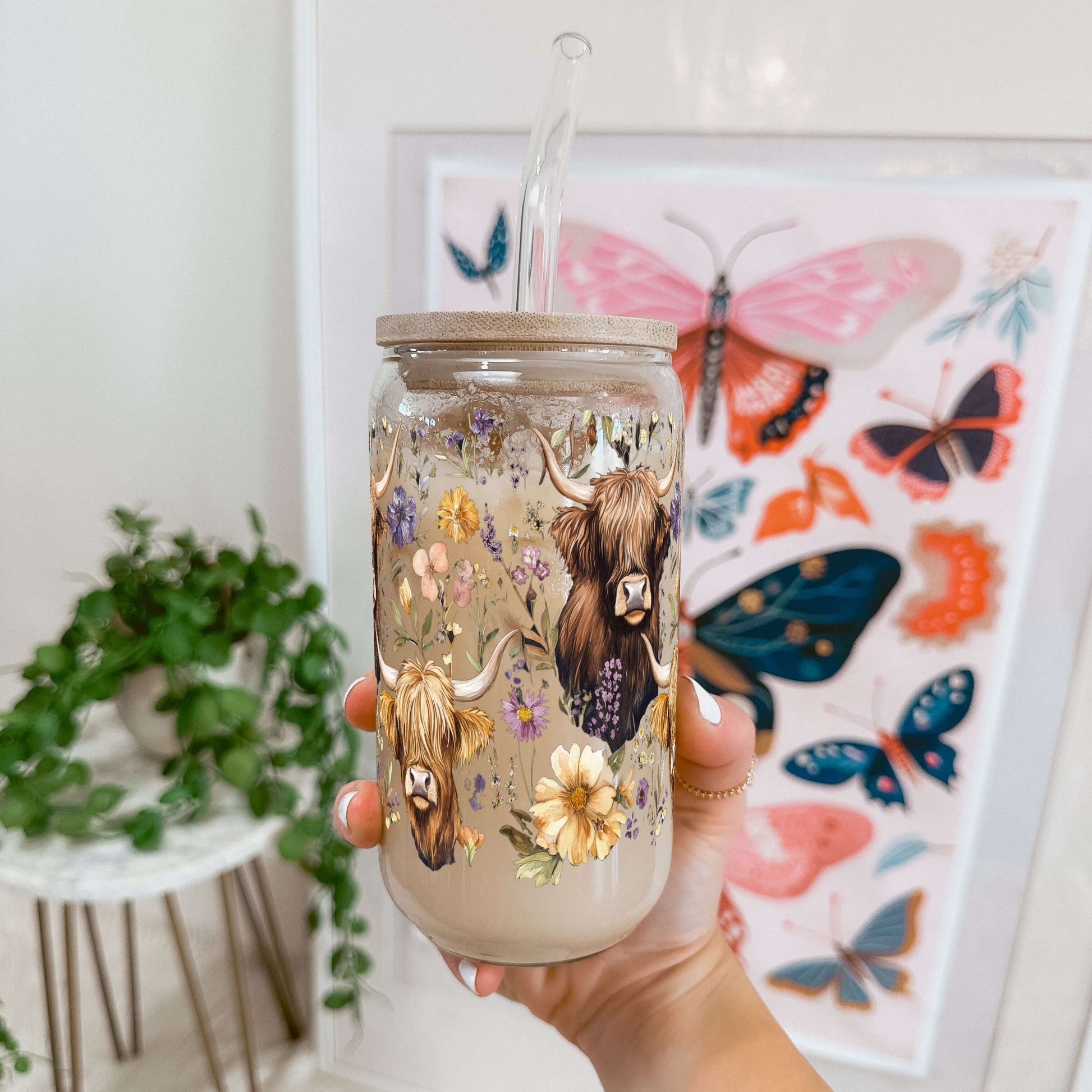 Wildflower Highland Cow With Lid and Straw from Sip Sip Hooray – Tumblers