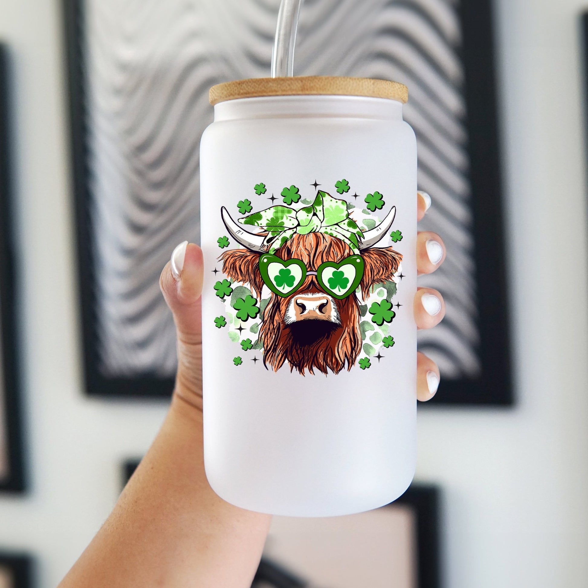 St Patrick's Day Highland Cow Cup With Lid and Straw - Sip Sip Hooray