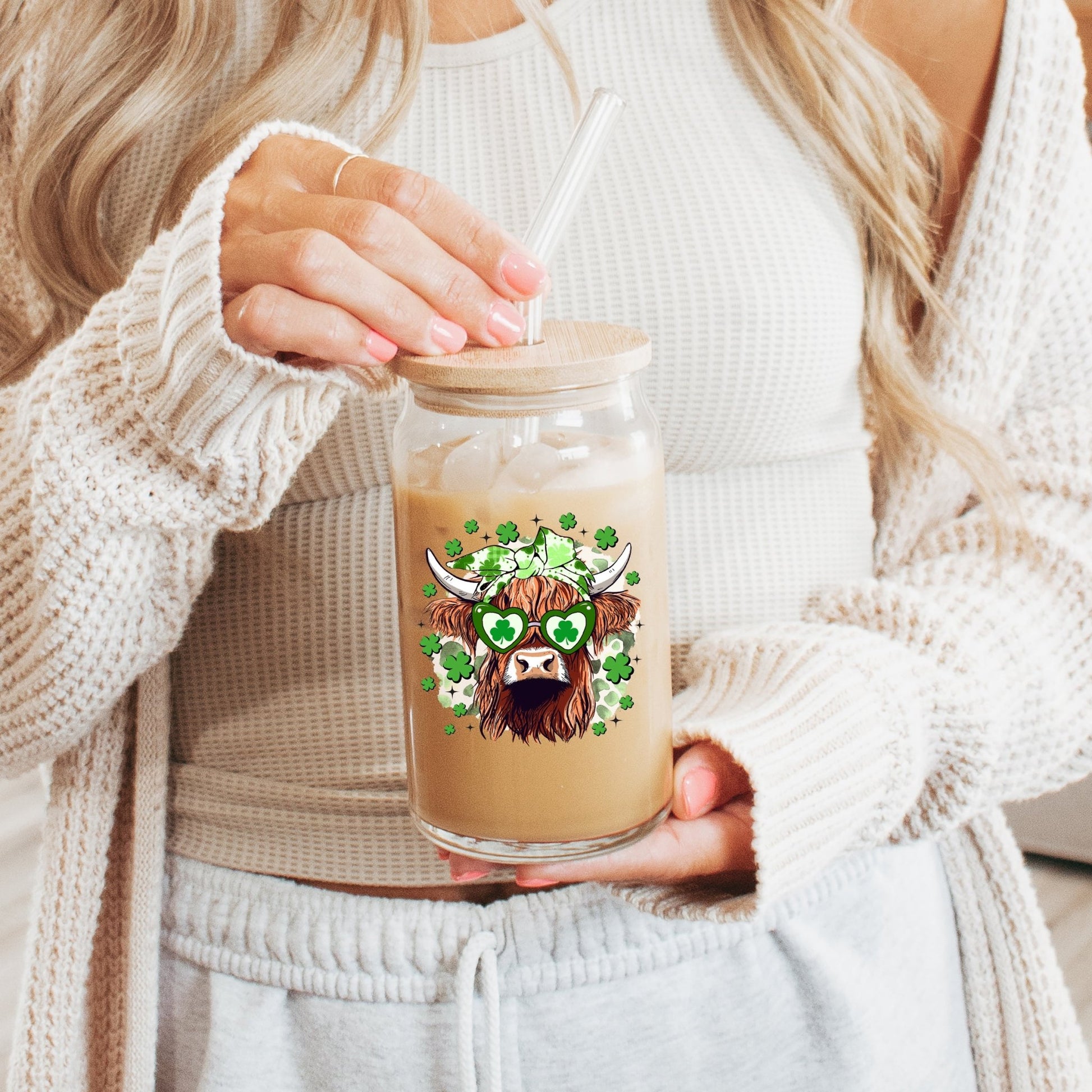 St Patrick's Day Highland Cow Cup With Lid and Straw - Sip Sip Hooray